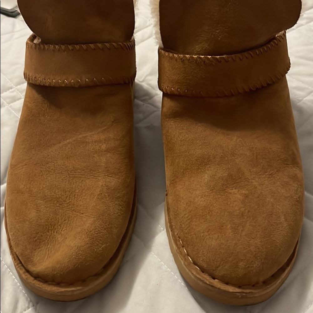 UGG McKay ankle shear shooties